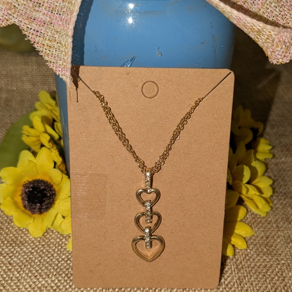 Elegant Gold Heart Pendant Necklace - Picture 1 of 1